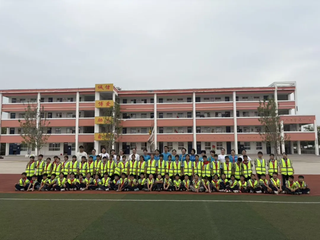 微光暖童心 安全伴成长｜艾多美“艾是一道光”公益活动走进徐州丰县师寨镇中心小学