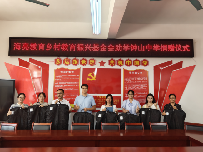 明德兴教·致敬师者｜这个教师节，我们把敬意送到乡村教师身边