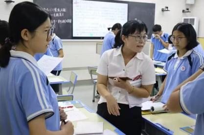 明德兴教·致敬师者｜这个教师节，我们把敬意送到乡村教师身边