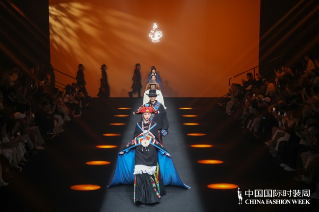 以衣为媒，见古格之韵——拉克松「古格·见」主题大秀在京发布