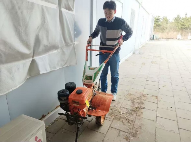 东南大学学子走进泰安：探寻无人拖拉机落地