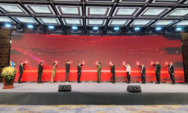 聚力新征程 扬帆启华章 好农仓产业集团现货交易中心在郑州挂牌开市