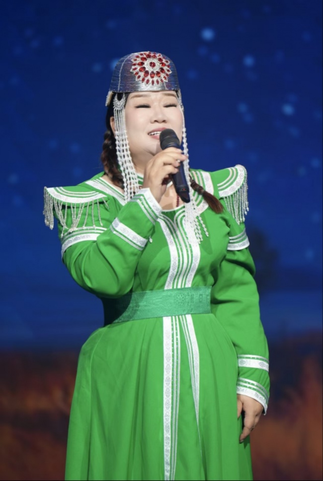 天籁赴盛会 歌声助振兴｜最美女中音歌唱家索伦嘎受邀放歌2026国际骆驼研究与发展大会