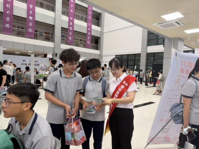 银校携手启新程 深耕宣教护青春