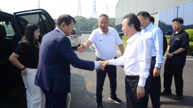 侨心系家国 智造拓五洲｜荷兰侨领黄敦品考察中联重科助推湘企出海