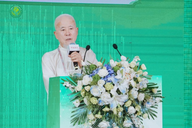 丛茂滋受邀出席第八届大健康产业高质量发展大会，以“心身灵三元一炁整体调理疗法”诠释大医精诚