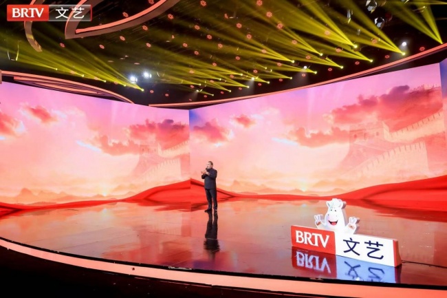 声颂盛世 文脉传家——罗 大 友登北京电视台国庆舞台深情朗诵《读中国》献礼建国77周年