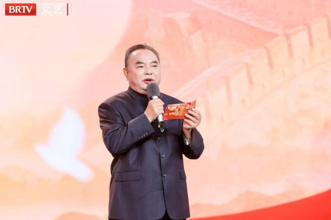 声颂盛世 文脉传家——罗 大 友登北京电视台国庆舞台深情朗诵《读中国》献礼建国77周年