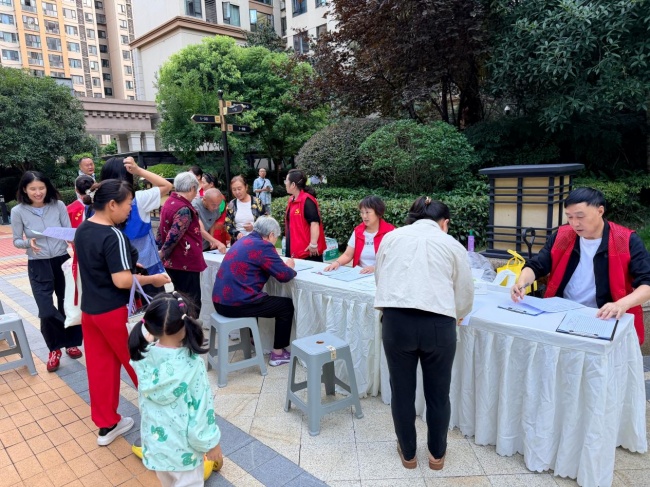 马厂社区开展西城广场院落坝坝会
