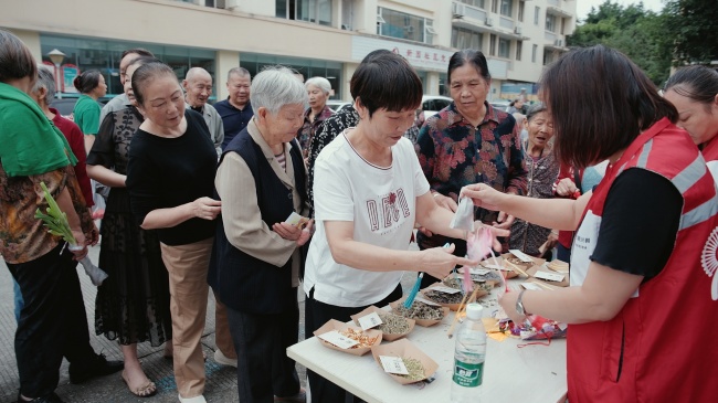 新园社区开展“中秋国庆伴银龄・佳节共庆邻里情”家国同欢银龄会