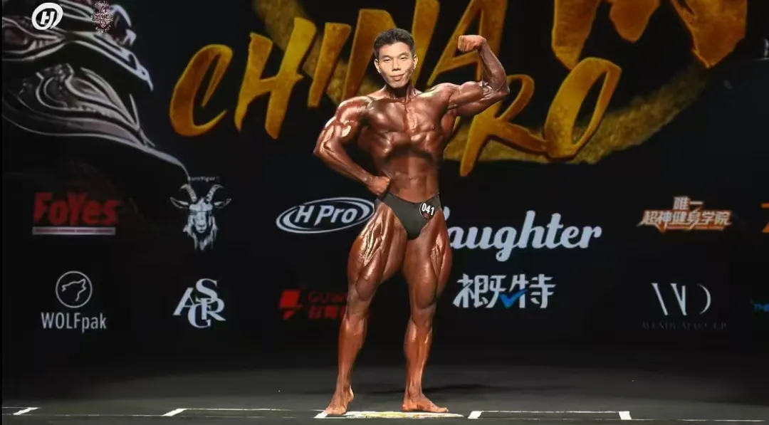 告别眼镜束缚,清晰视界助燃职业赛场——IFBB-PRO运动员卢先生的摘镜之旅 告别眼镜束缚,清晰视界助燃职业赛场——IFBB-PRO运动员卢先生的摘镜之旅