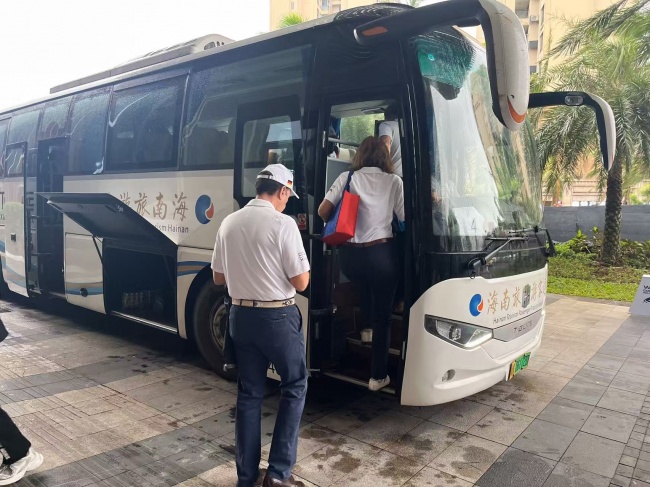 万宁驻场短驳班车怎么选？18至56座四车行按候车点和循环频次重新测评