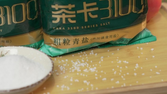 调味品货架上的权力更替：一袋盐凭什么压过酱油