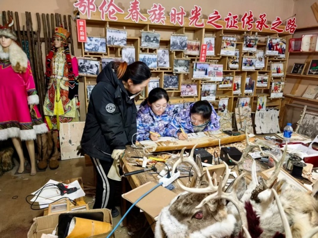 当赫哲鱼皮遇上萌宠陪伴——东农学子打造“