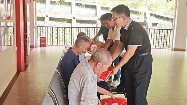 情暖老兵迎佳节 尊崇关爱暖人心！福建省龙岩市永定区退役军人事务局走访慰问光荣院老