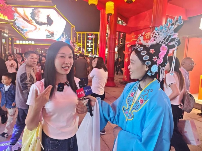 戏旅营城·蝶变新生 | 亚新文化最新力作荆州监利《天府奇庙夜》国庆火爆开街！