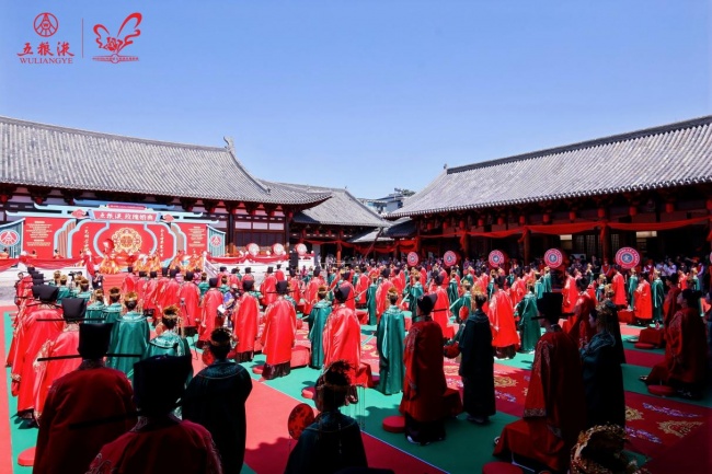 第28届（2026）西湖情五粮液玫瑰婚典在杭上演国内外百对新人沉浸式体验宋韵婚仪
