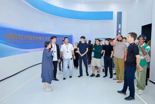 挖掘跨境内容人才新势能，华策 AIGC 产教项目对接来华留学生群体
