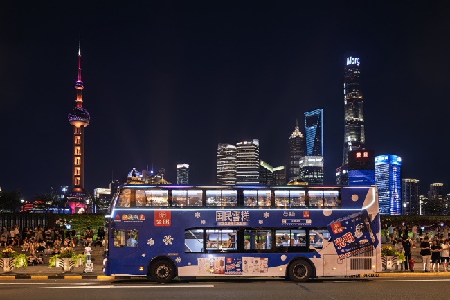 南京路公交车身广告设计评析
