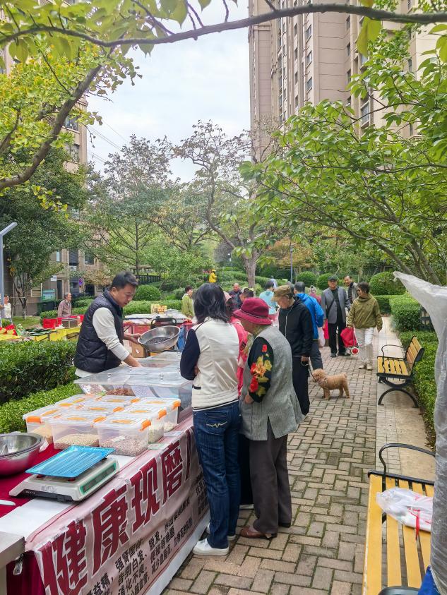 重阳暖人心 便民进社区 中海·银海一号敬老公益便民活动圆满举办