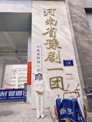 去剧团问问：“盔头到底难在哪？” 一群年轻人走进河南豫剧一团