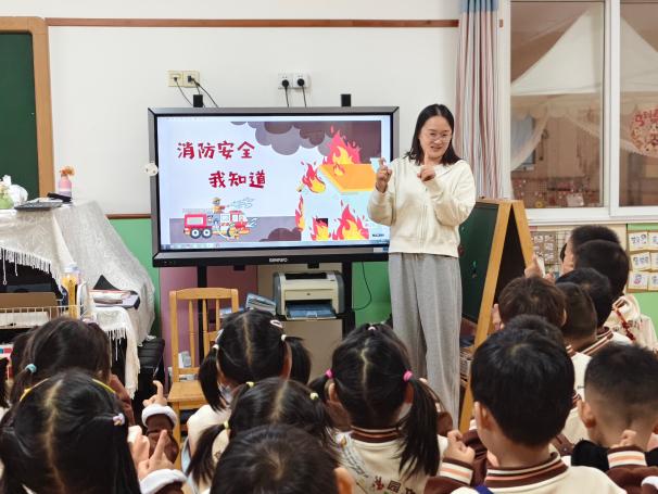 以演筑防 安全“童”行 ——育才幼儿园文昌园开展消防应急演练活动