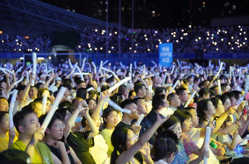 “沃思中国水”洛琦2025青春超燃明星演唱会十堰站圆满落幕