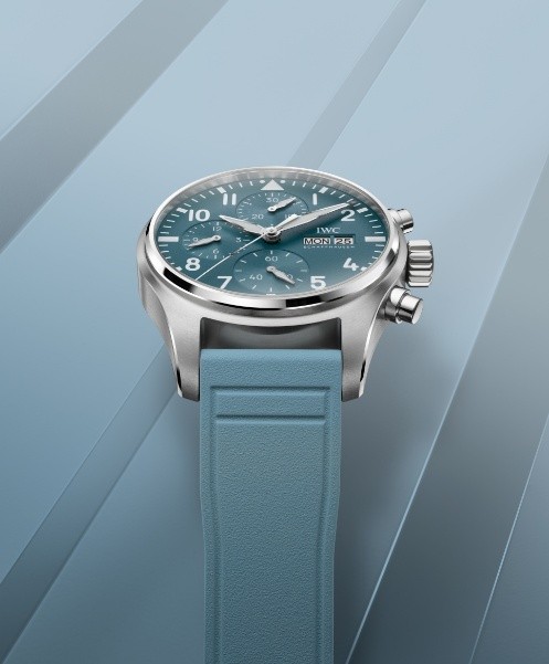 IWC万国表飞行员系列TOP GUN 新增两款浅蓝色计时腕表