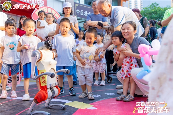 迎接夏日音浪！念慈菴音乐大篷车健康之旅到站泰州