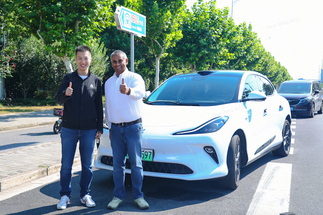 IAA2025 Uber与Momenta官宣 Robotaxi服务首站落地德国慕尼黑