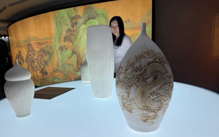 “古窑今心——定瓷的宋代美学”展览在中华世纪坛举行