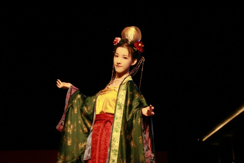 穿越千年对话时尚！2025首届中国国风时尚周在河南中牟艺秀小镇开幕