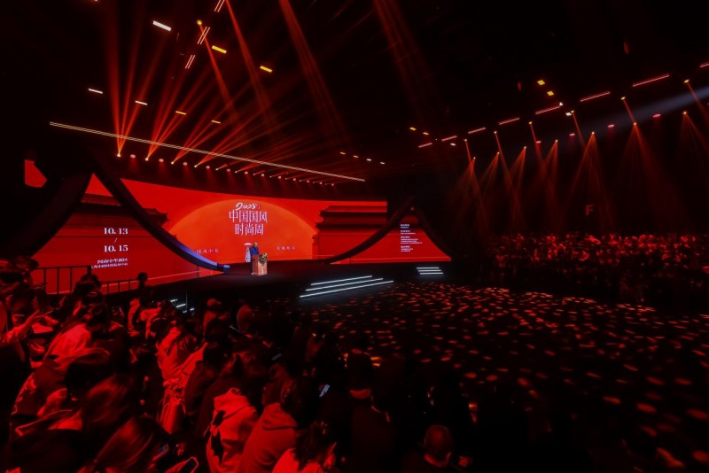 穿越千年对话时尚！2025首届中国国风时尚周在河南中牟艺秀小镇开幕