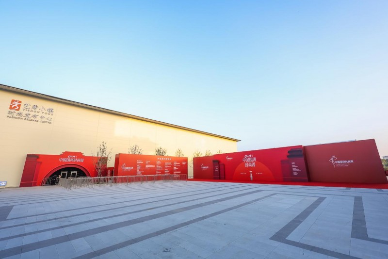 穿越千年对话时尚！2025首届中国国风时尚周在河南中牟艺秀小镇开幕