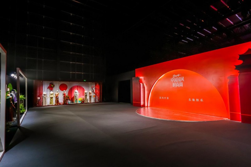 穿越千年对话时尚！2025首届中国国风时尚周在河南中牟艺秀小镇开幕