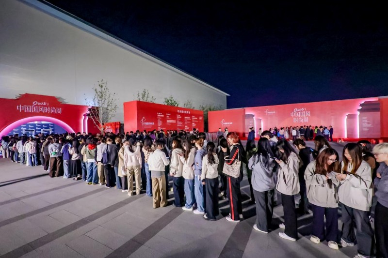 穿越千年对话时尚！2025首届中国国风时尚周在河南中牟艺秀小镇开幕