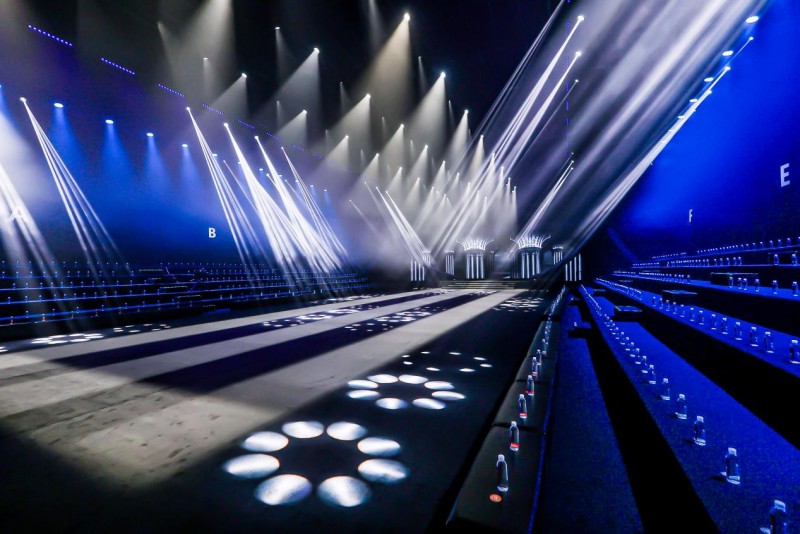 穿越千年对话时尚！2025首届中国国风时尚周在河南中牟艺秀小镇开幕