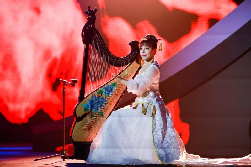 穿越千年对话时尚！2025首届中国国风时尚周在河南中牟艺秀小镇开幕