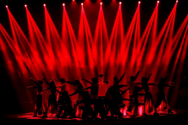 穿越千年对话时尚！2025首届中国国风时尚周在河南中牟艺秀小镇开幕