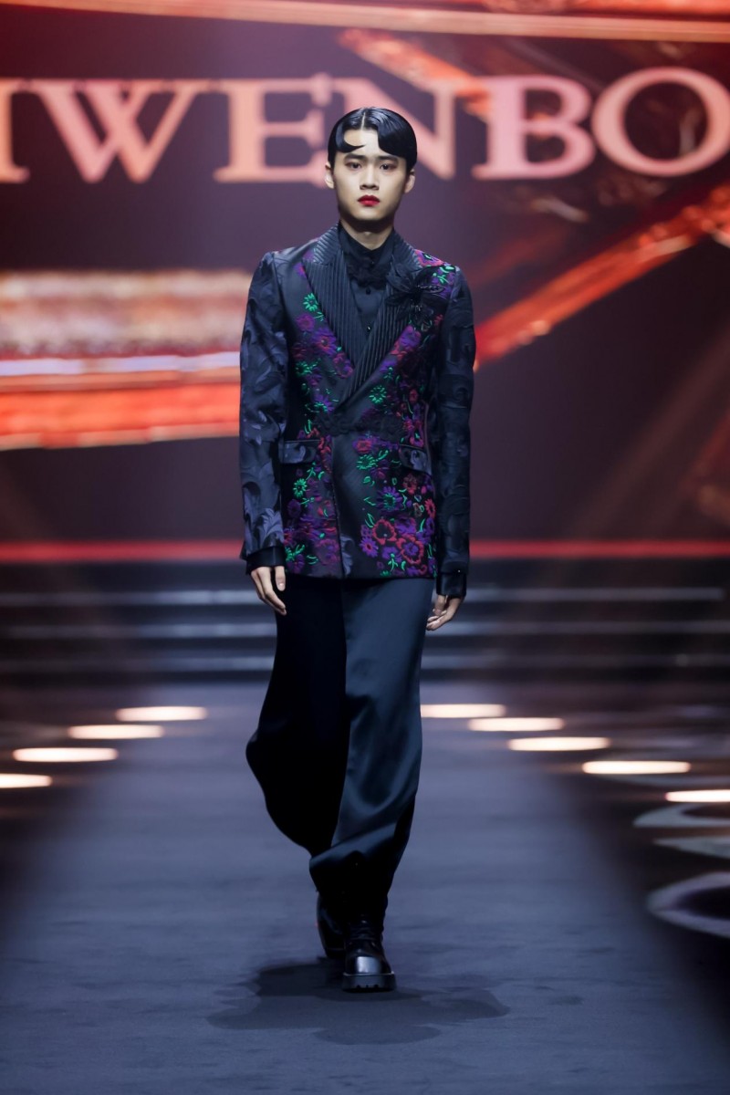 穿越千年对话时尚！2025首届中国国风时尚周在河南中牟艺秀小镇开幕