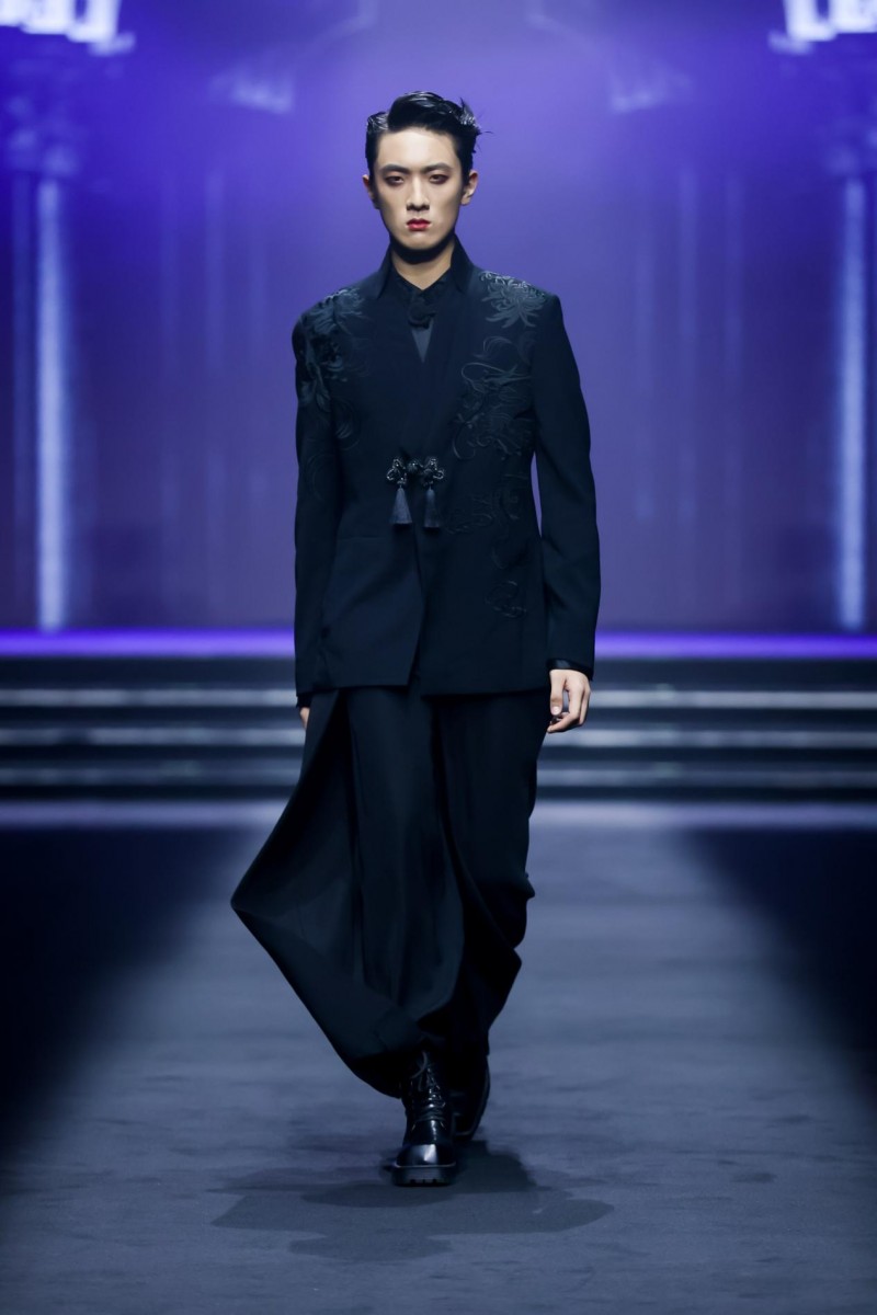 穿越千年对话时尚！2025首届中国国风时尚周在河南中牟艺秀小镇开幕