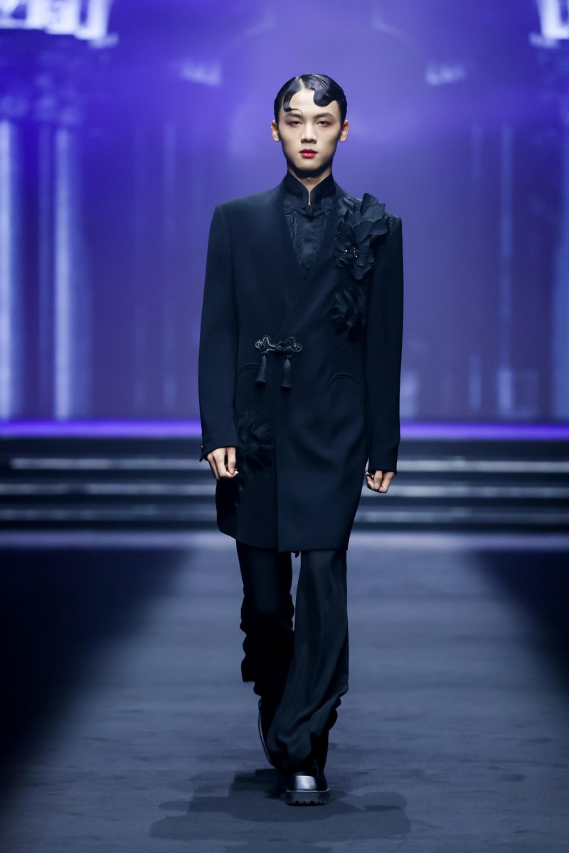 穿越千年对话时尚！2025首届中国国风时尚周在河南中牟艺秀小镇开幕