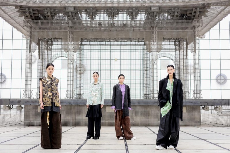 穿越千年对话时尚！2025首届中国国风时尚周在河南中牟艺秀小镇开幕