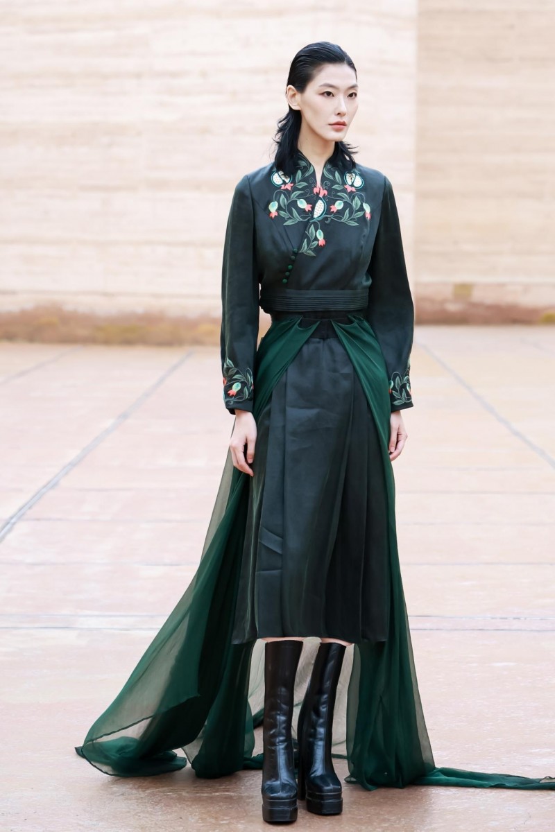 穿越千年对话时尚！2025首届中国国风时尚周在河南中牟艺秀小镇开幕