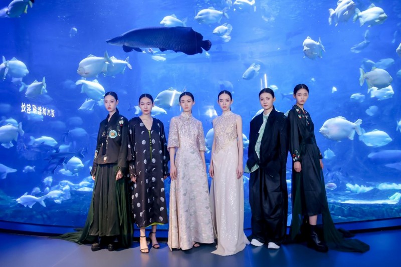 穿越千年对话时尚！2025首届中国国风时尚周在河南中牟艺秀小镇开幕