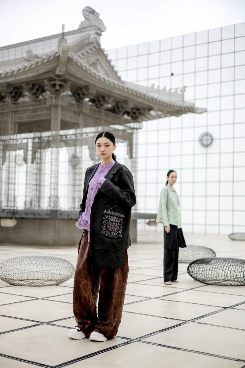 穿越千年对话时尚！2025首届中国国风时尚周在河南中牟艺秀小镇开幕