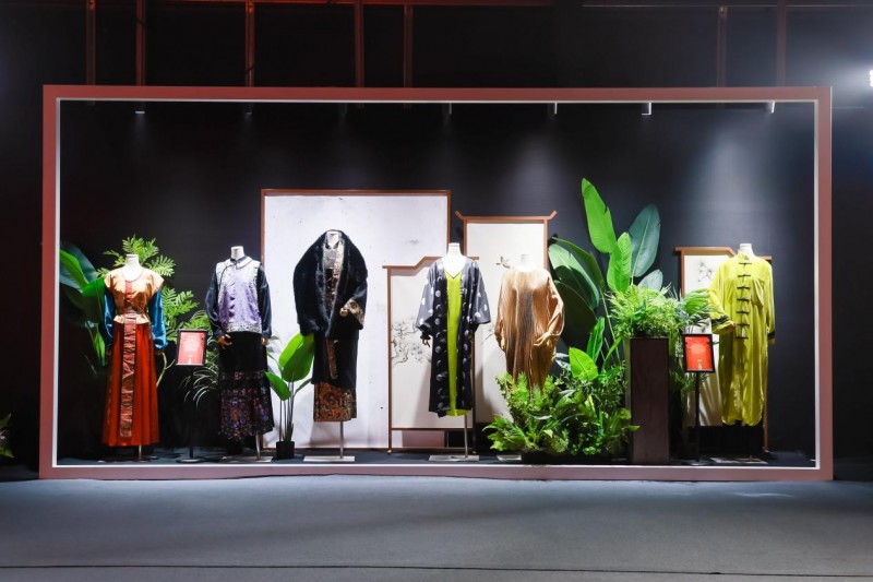 穿越千年对话时尚！2025首届中国国风时尚周在河南中牟艺秀小镇开幕