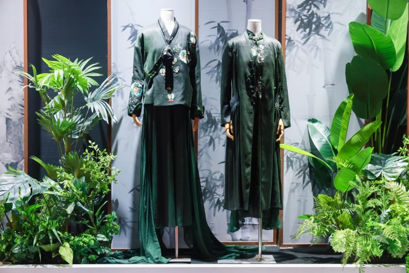 穿越千年对话时尚！2025首届中国国风时尚周在河南中牟艺秀小镇开幕