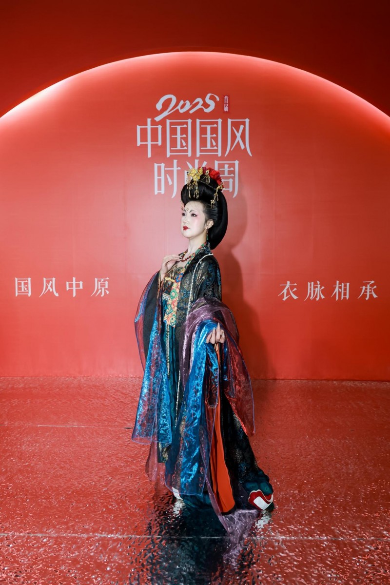 穿越千年对话时尚！2025首届中国国风时尚周在河南中牟艺秀小镇开幕