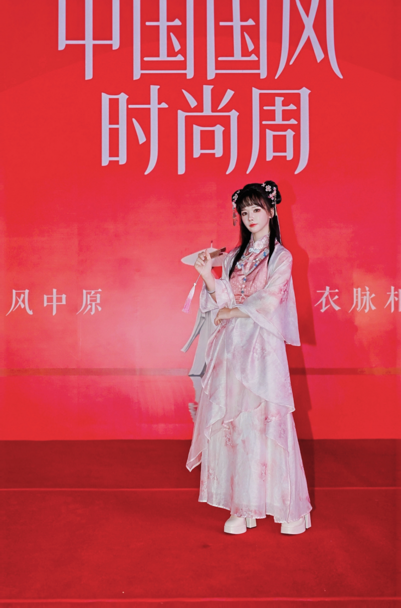 穿越千年对话时尚！2025首届中国国风时尚周在河南中牟艺秀小镇开幕